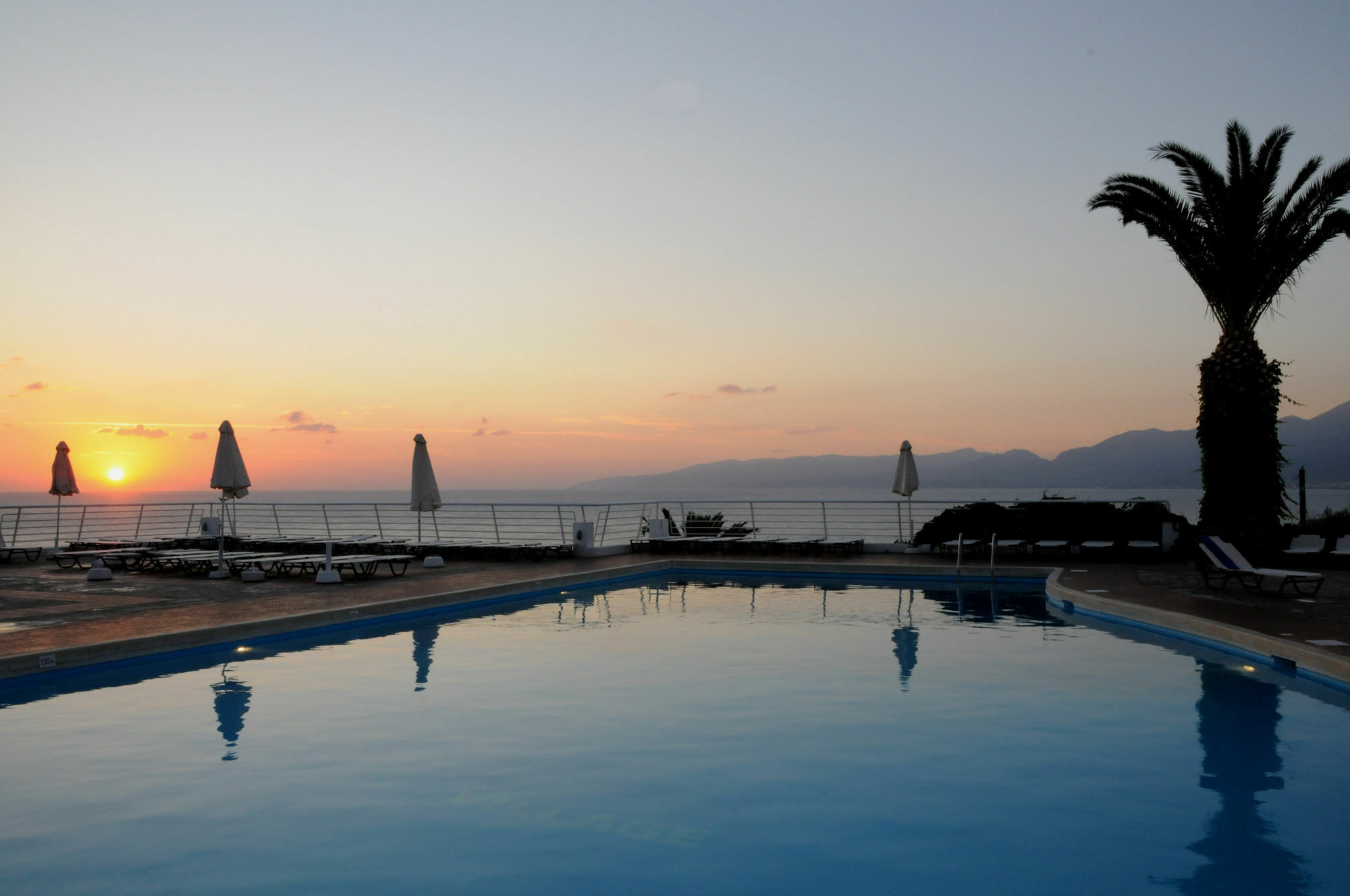 Hersonissos Village Hotel & Bungalows Exterior foto